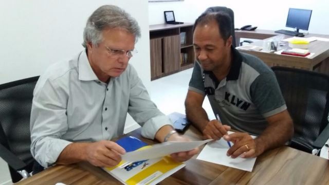 201714_Em novembro, o vereador Avelino Poneis esteve com o deputado Federal Vanderlei Macris e falou sobre a UTI novaodessense